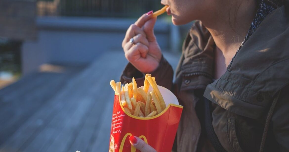 Чоловік “мало не збожеволів”, коли знайшов чек дружини з McDonald’s