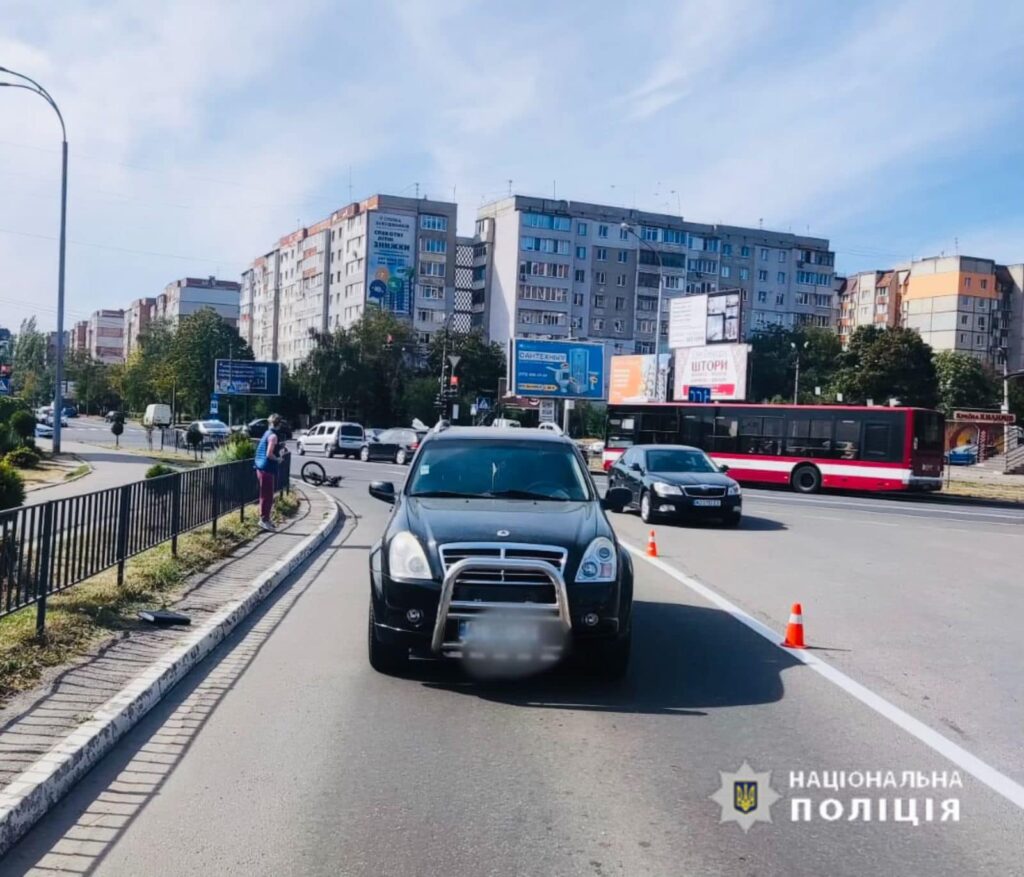 ДТП у Франківську: водійка автомобіля здійснила наїзд на велосипедиста. ФОТО