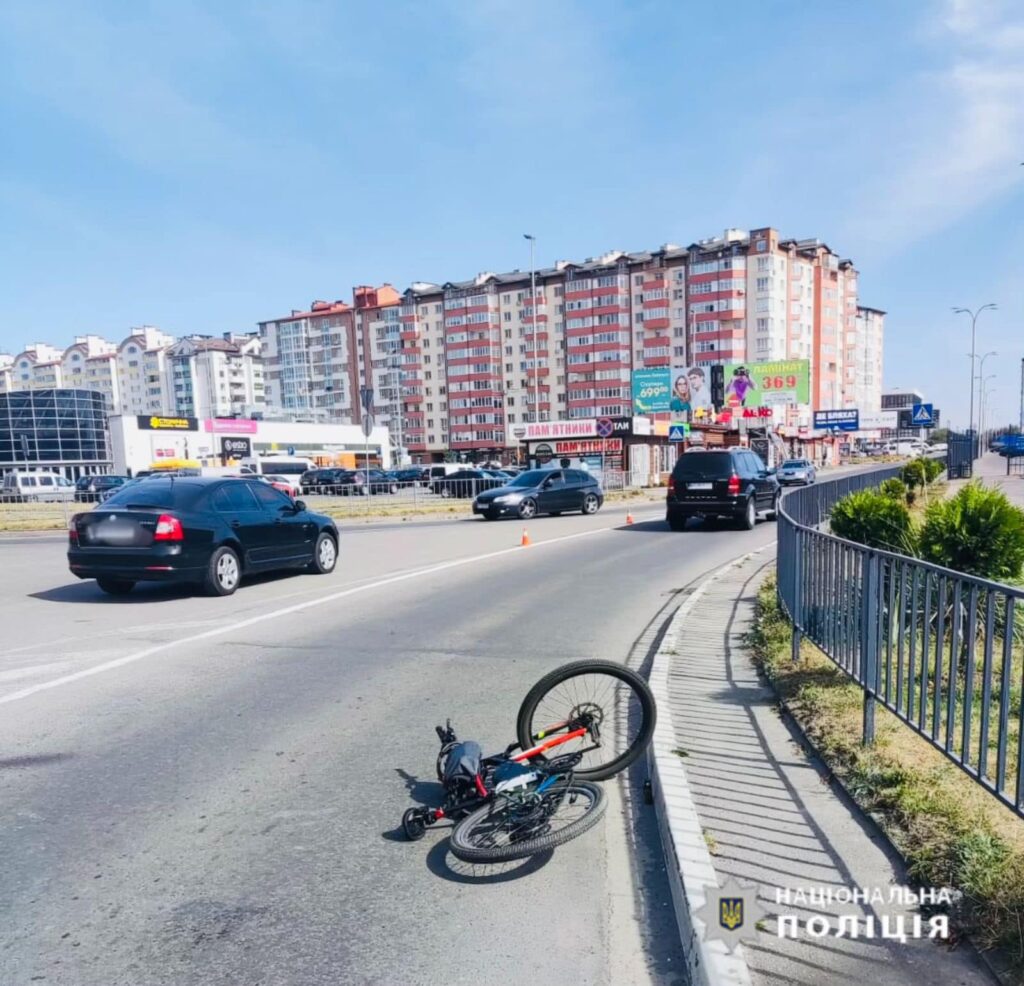 ДТП у Франківську: водійка автомобіля здійснила наїзд на велосипедиста. ФОТО