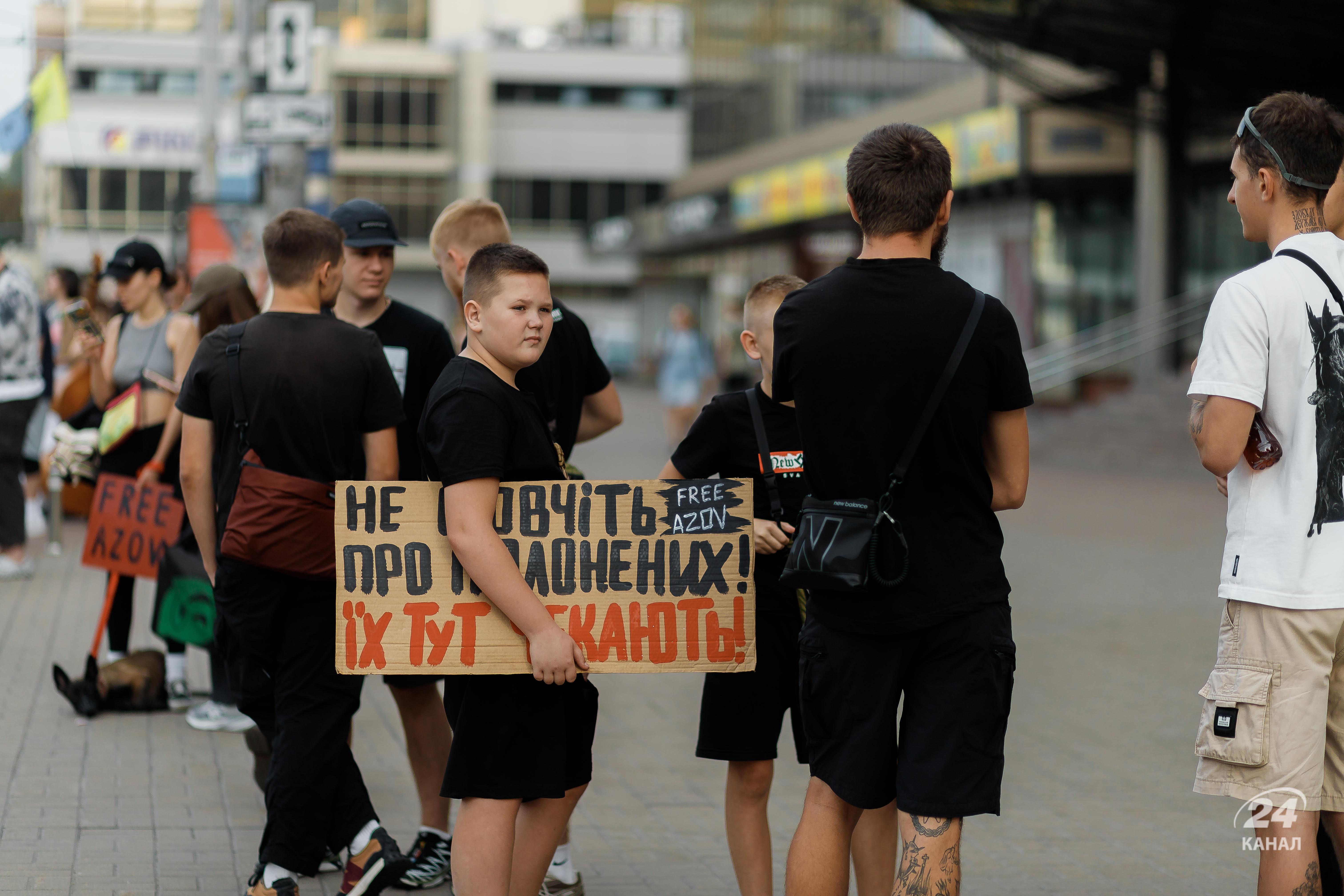 \"Я борюсь за коханого\": у Києві пройшла акція на підтримку полонених