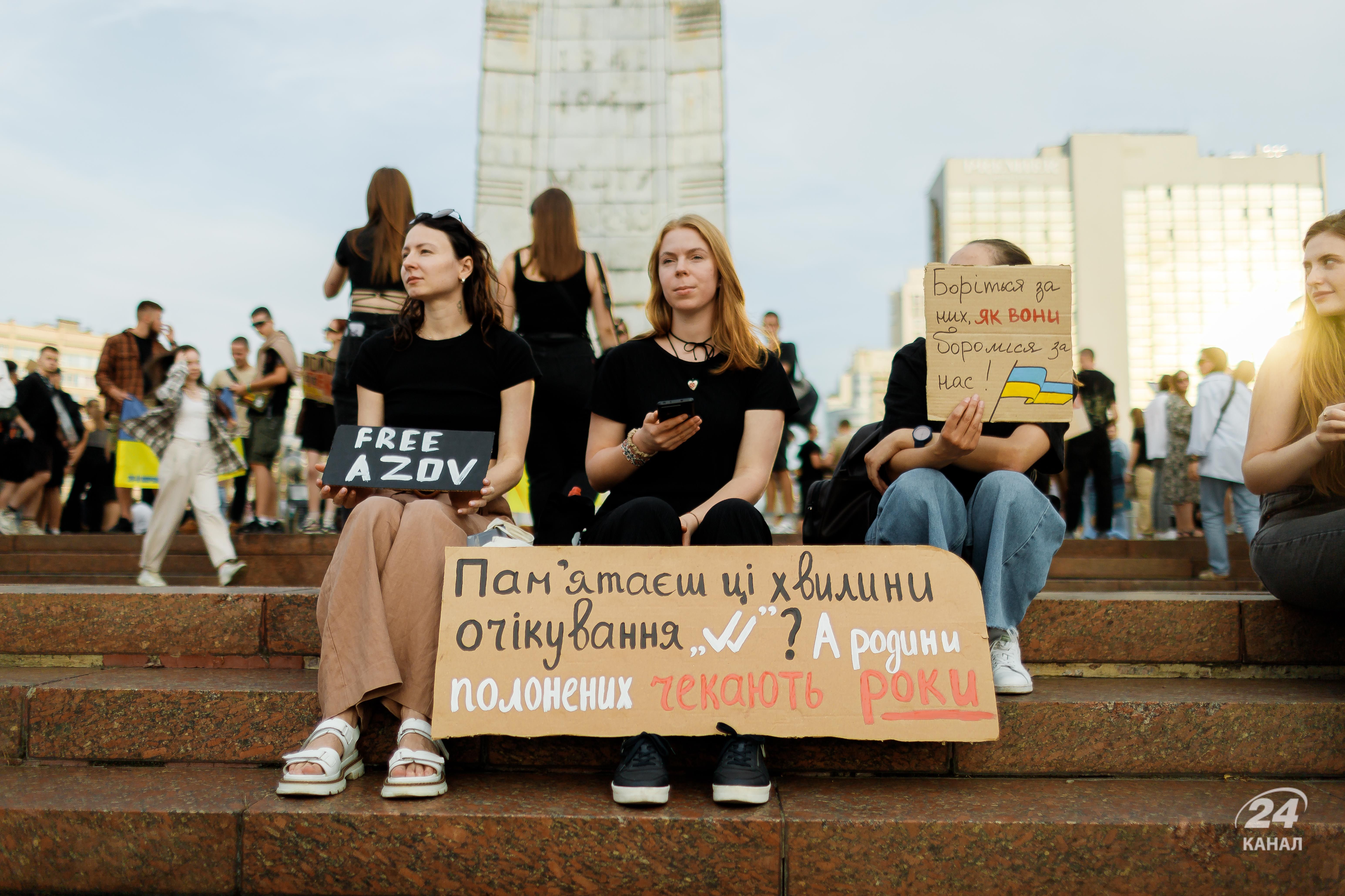 \"Я борюсь за коханого\": у Києві пройшла акція на підтримку полонених