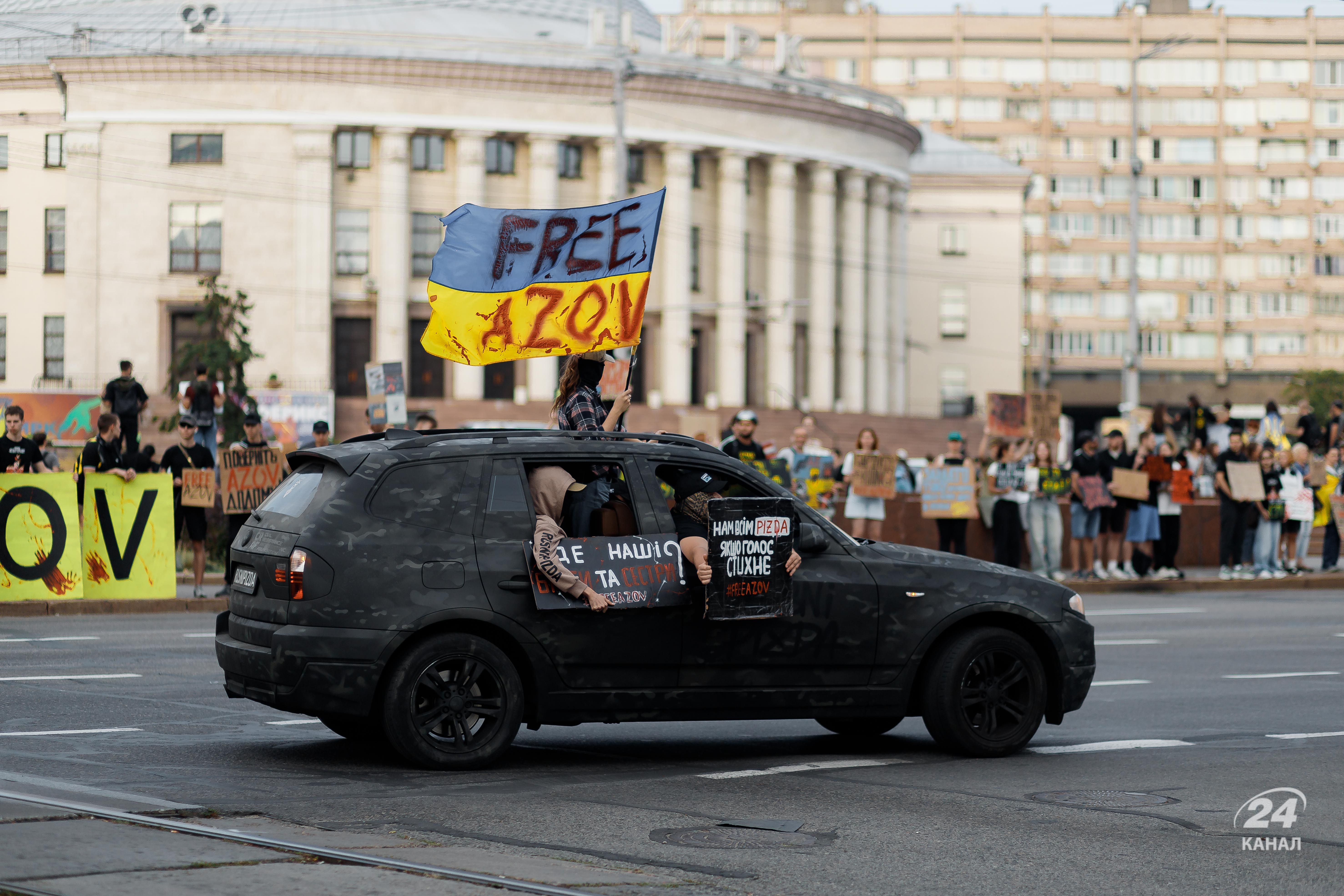 \"Я борюсь за коханого\": у Києві пройшла акція на підтримку полонених