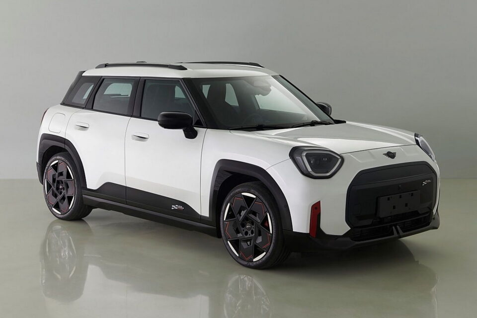 Китайцы сорвали премьеру кроссовера MINI Aceman JCW