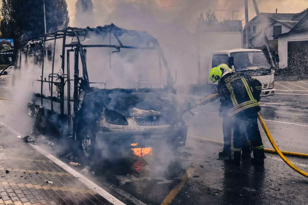 На столичній Борщагівці згорів пасажирський автобус (фото, відео) фото 2