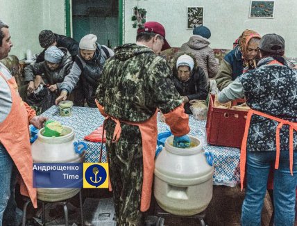 В домах холодно, а люди строятся в очередь за едой: как живет Мариуполь в оккупации