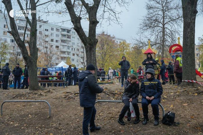 Жилой дом на Салтовке по прилету бомбы: фото и видео при дневном свете