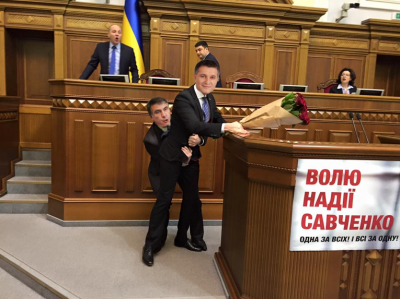 Приключения Саакашвили на границе в свежих мемах и фотожабах