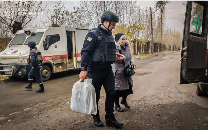 Рятувальники евакуювали маломобільних та літніх людей з Куп'янщини (фото)