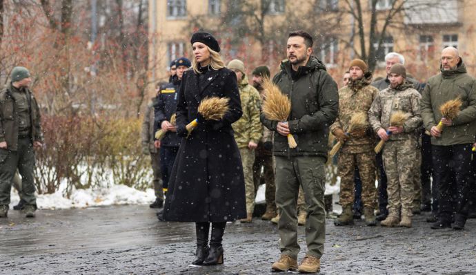 “Наш обов’язок — говорити світу правду про жорстокий злочин”: президент і перша леді вшанували пам’ять жертв Голодоморів в Україні