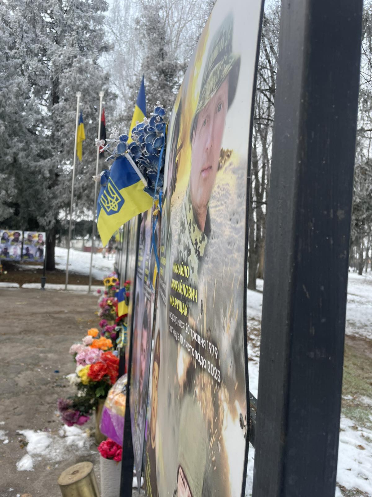 Вандали зганьбили Стелу Пам’яті в Носівці (Фотофакт)