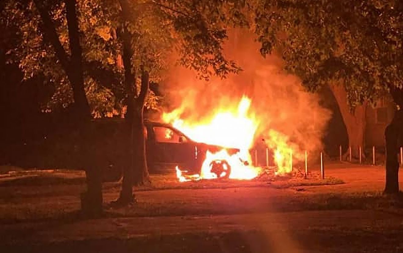 У Нідерландах спалили цілий автопарк вантажівок: фото, відео