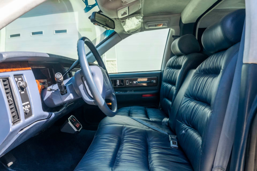 салон Cadillac Fleetwood Brougham, лімузин Cadillac, Білл Клінтон, авто Білла Клінтона