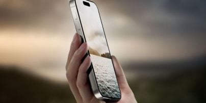 Чоловік випадково впустив iPhone у скриньку для пожертв: храм відмовився його повернути – фото