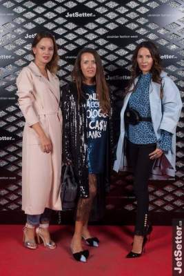Гости Ukrainian Fashion Week повеселили гламурными образами