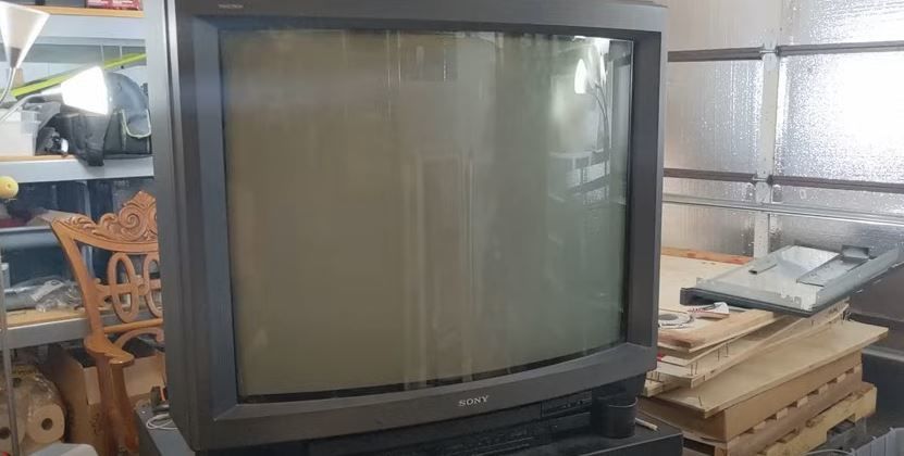 Телевізор Sony PVM-4300 / © скриншот з відео