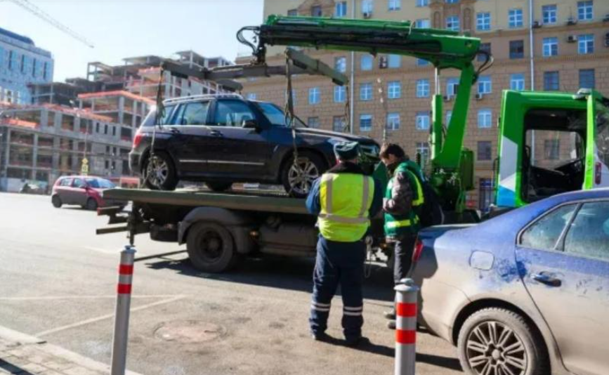 Українців попередили про примусову евакуацію авто прямо з двору