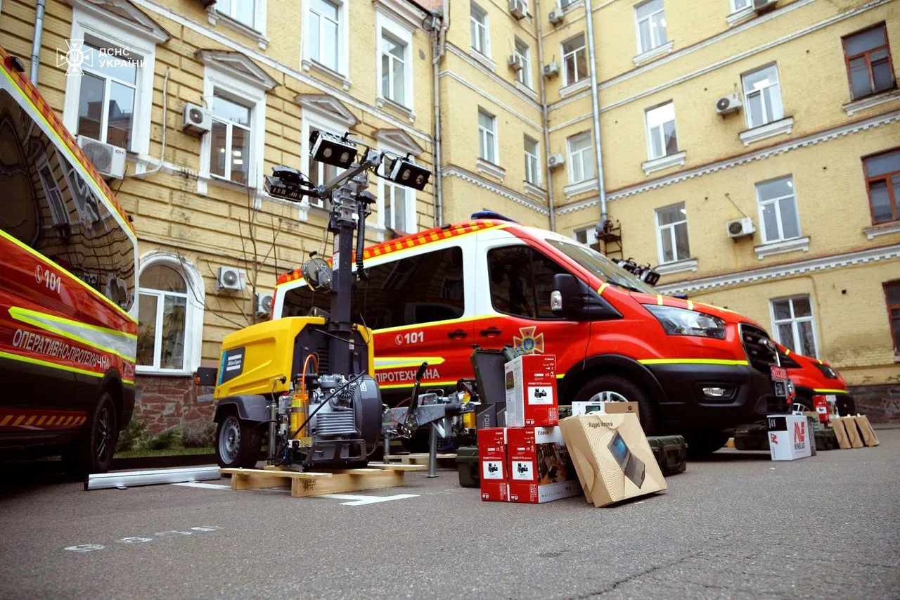 ДСНС отримала оперативно-піротехнічні машини вітчизняного виробництва