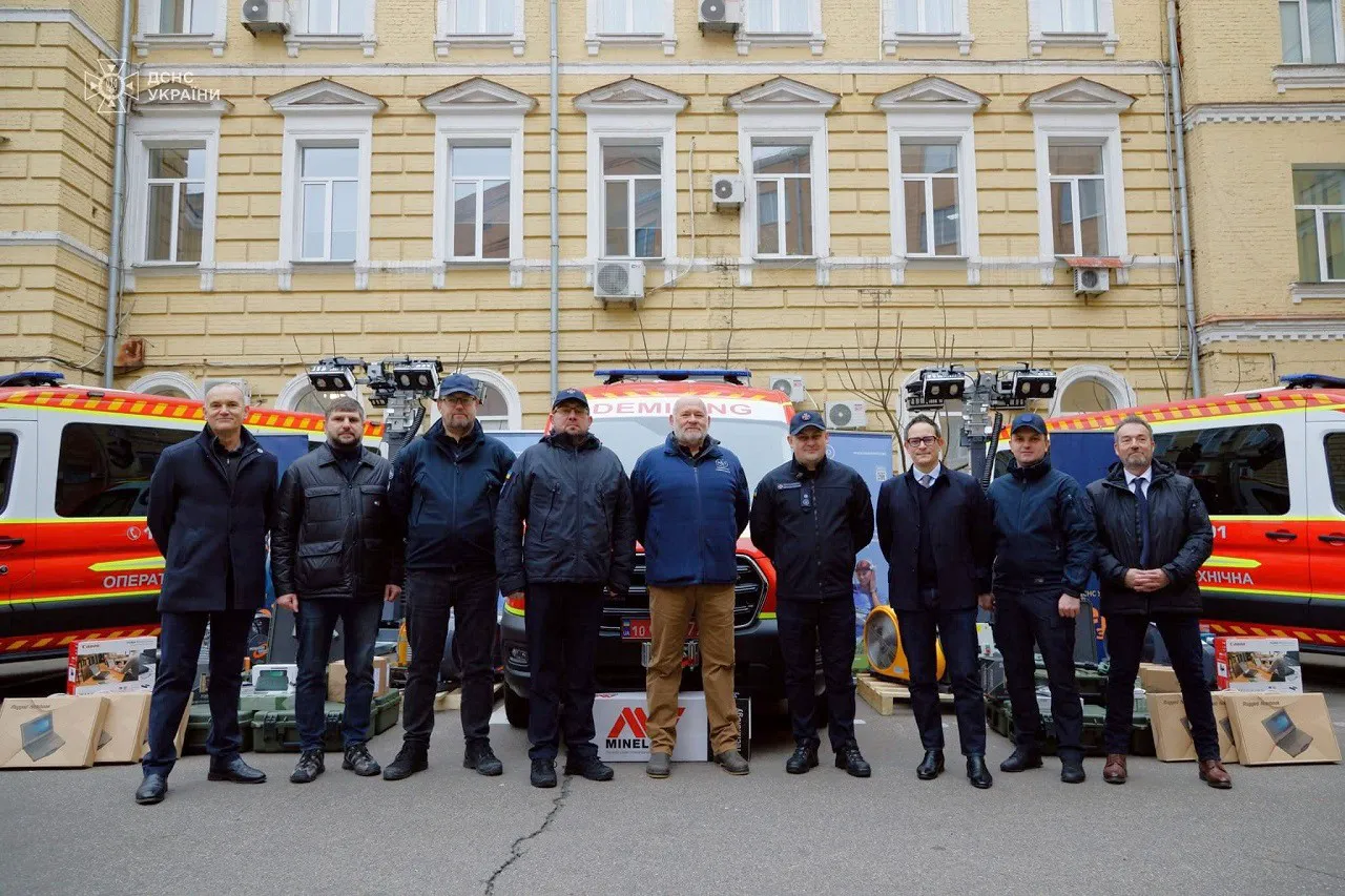 ДСНС отримала оперативно-піротехнічні машини вітчизняного виробництва