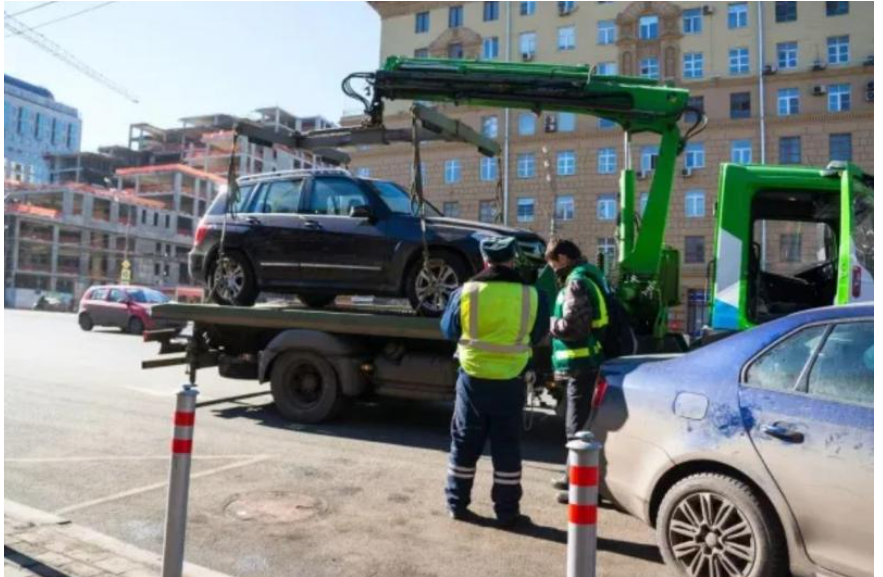 Українців попередили про примусову евакуацію авто прямо з двору