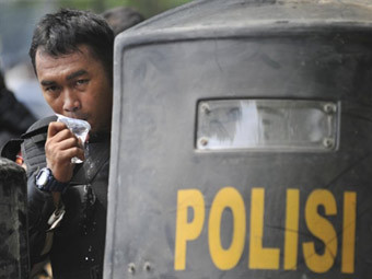 В Индонезии члены двух племен подрались из-за рингтона