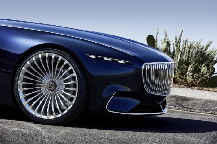 Роскошный кабриолет Mercedes-Maybach 6 представили в Пеббл-бич