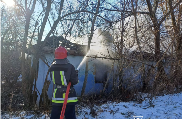 У селі на Одещині рятувальники у палаючому будинку натрапили на тіло літнього власника