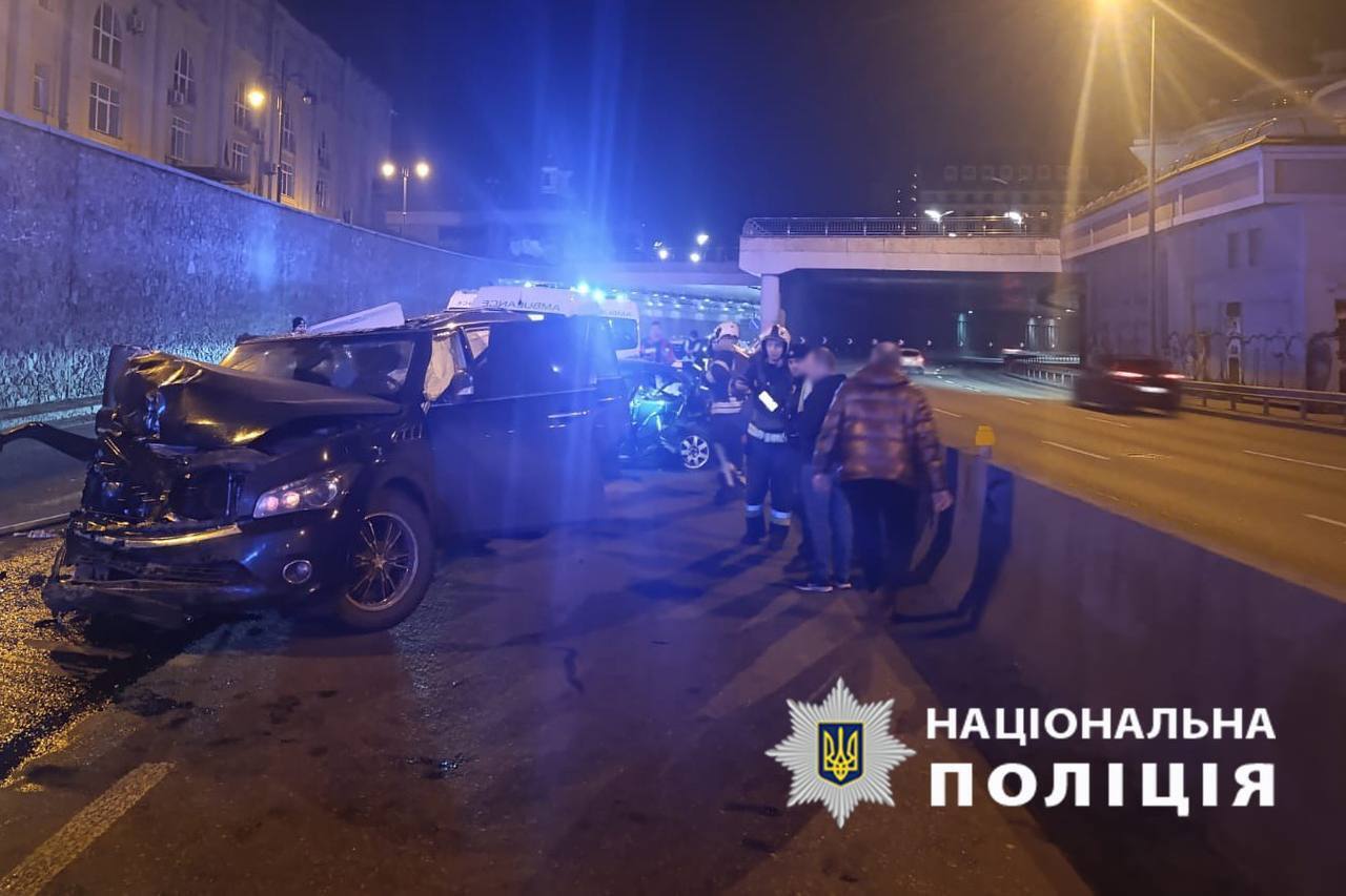 У Києві біля Поштової площі сталась потрійна смертельна ДТП