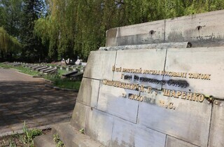 Могила Путіна? У Львові розпочалася ексгумація останків радянських солдат