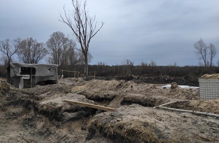 Російські окопи на радіоактивно забрудненій території / фото ДАЗВ