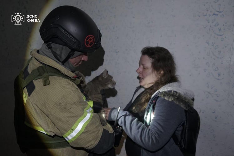 Окупанти атакували Київ уночі: 11 постраждалих, серед них — двоє дітей (ДОПОВНЕНО)