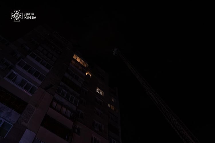 Окупанти атакували Київ уночі: 11 постраждалих, серед них — двоє дітей (ДОПОВНЕНО)