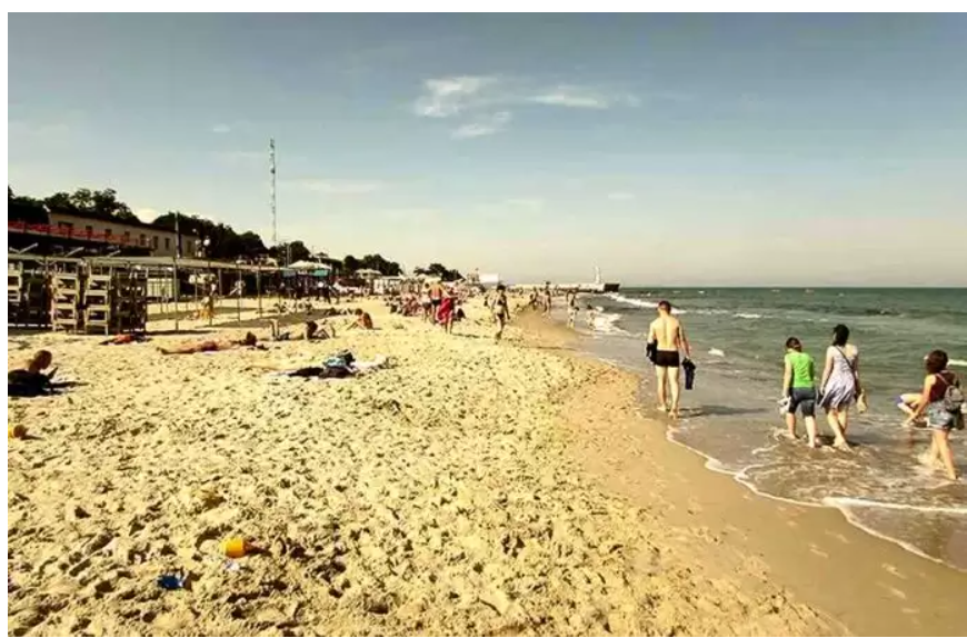 На пляжі в Одесі з’явилася незвичайна табличка: що на ній написано
