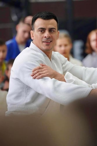 Зеленський призначив нових голів райадміністрацій Києва. Серед них — колишній комік та відомий дзюдоїст