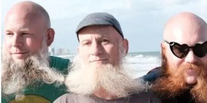 89 чоловіків створили ланцюжок із борід завдовжки з двох синіх китів – фото, відео