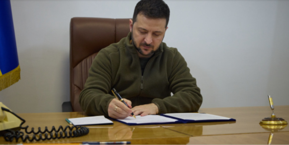 Зеленський нагородив державними відзнаками 865 військовослужбовців