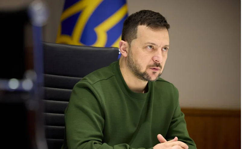Зеленський сказав, чи була б атака на аеродроми у РФ, якби Москва погодилася на припинення вогню