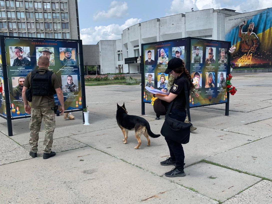 Поліція почала слідчі дії через пощкодження банера на Алеї Слави в Сумах