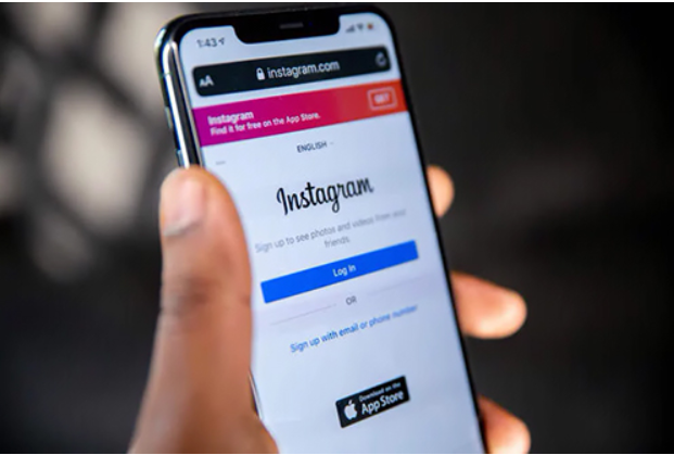 Попросив менше сидіти в Instagram: жінка подала в суд на чоловіка, який змушував її займатися хатніми справами