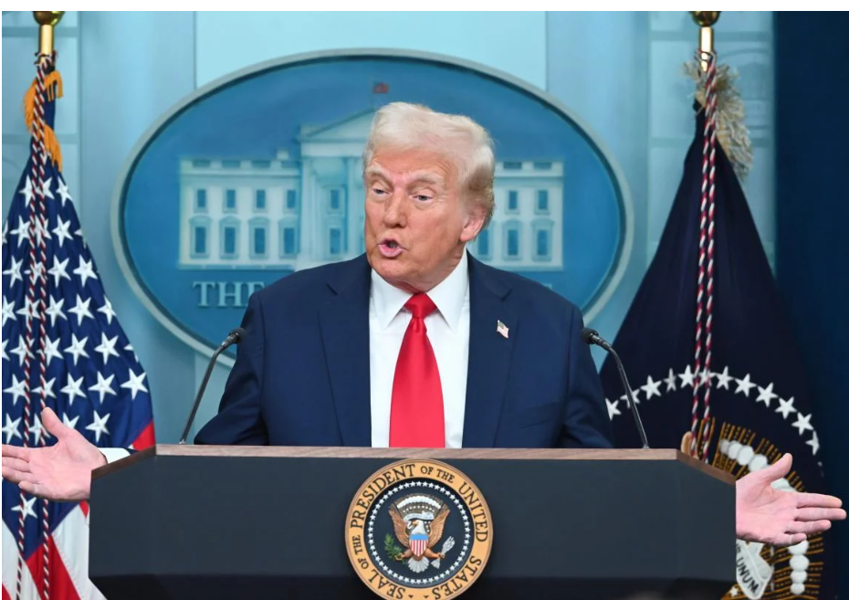 У США звільняють слідчих і прокурорів, які вели справи проти Трампа, - CBS