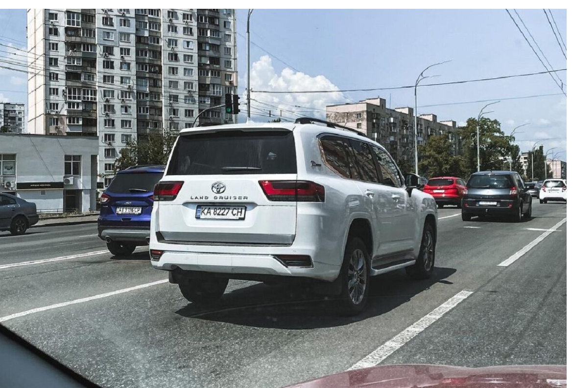 Україні засвітився новий Toyota Land Cruiser 300