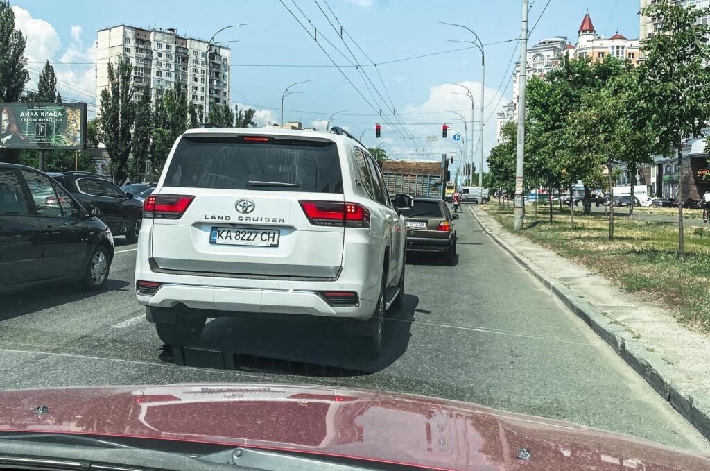 Україні засвітився новий Toyota Land Cruiser 300