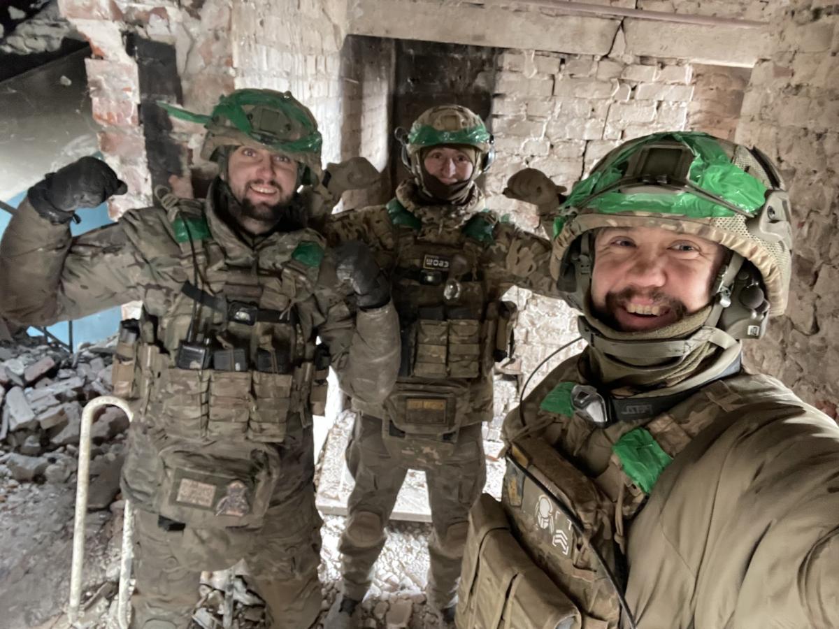 Разом з п’ятьма побратимами Кравчук цієї зими 36 днів утримував позиції у Торецьку на Донеччині фото з Facebook-сторінки Патрульної поліції України
