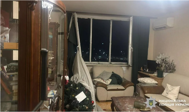 Вибиті вікна, постраждала дитина: у поліції показали наслідки атаки на Київ (фото)