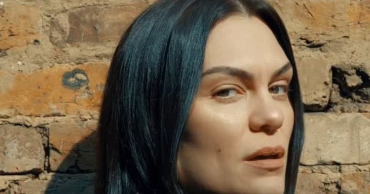 В онкохворої Джессі Джей погіршився стан: 37-річна співачка опинилася в лікарні