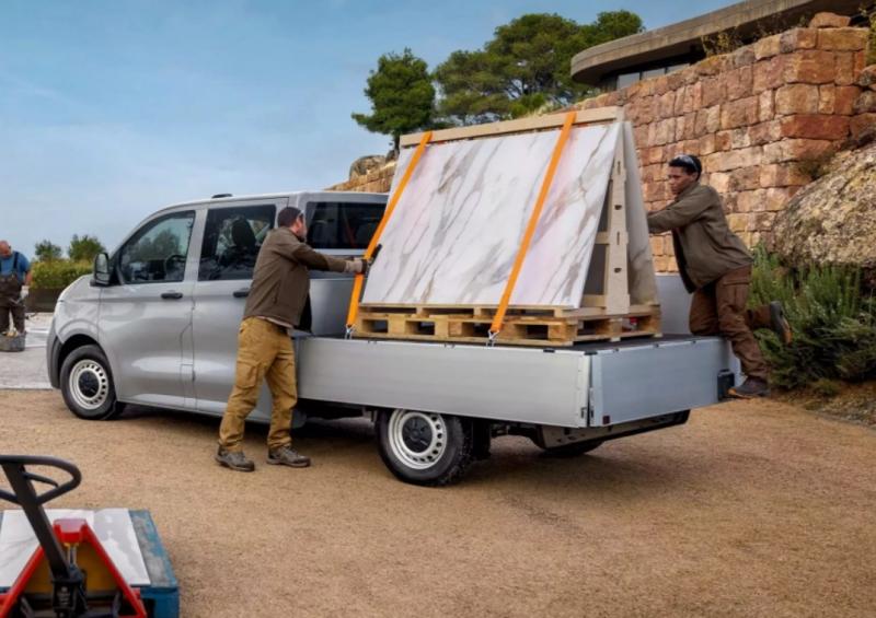 Volkswagen представила незвичайний пікап на базі VW Transporter T7