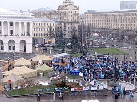 На Майдан пришли судебные исполнители