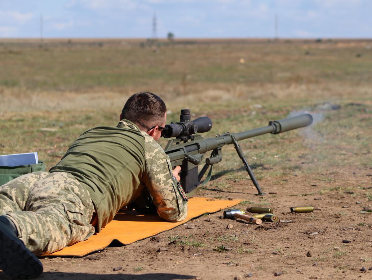 Українські снайпера періодично попадають у противника на великій відстані / фото - Дмитро Ключко, УНІАН