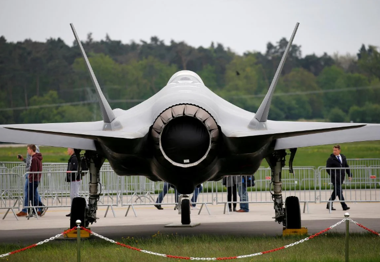 Слабке місце: скільки може літати F-35 без дозаправки