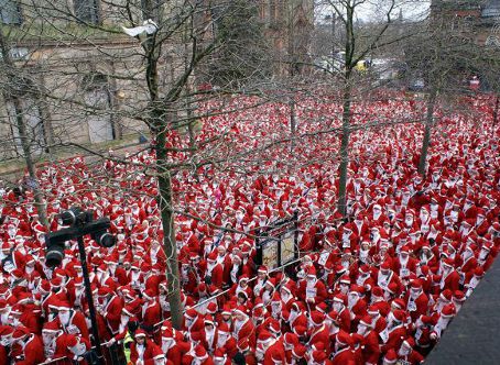 В Массачусетсе собрались восемьсот Санта-Клаусов