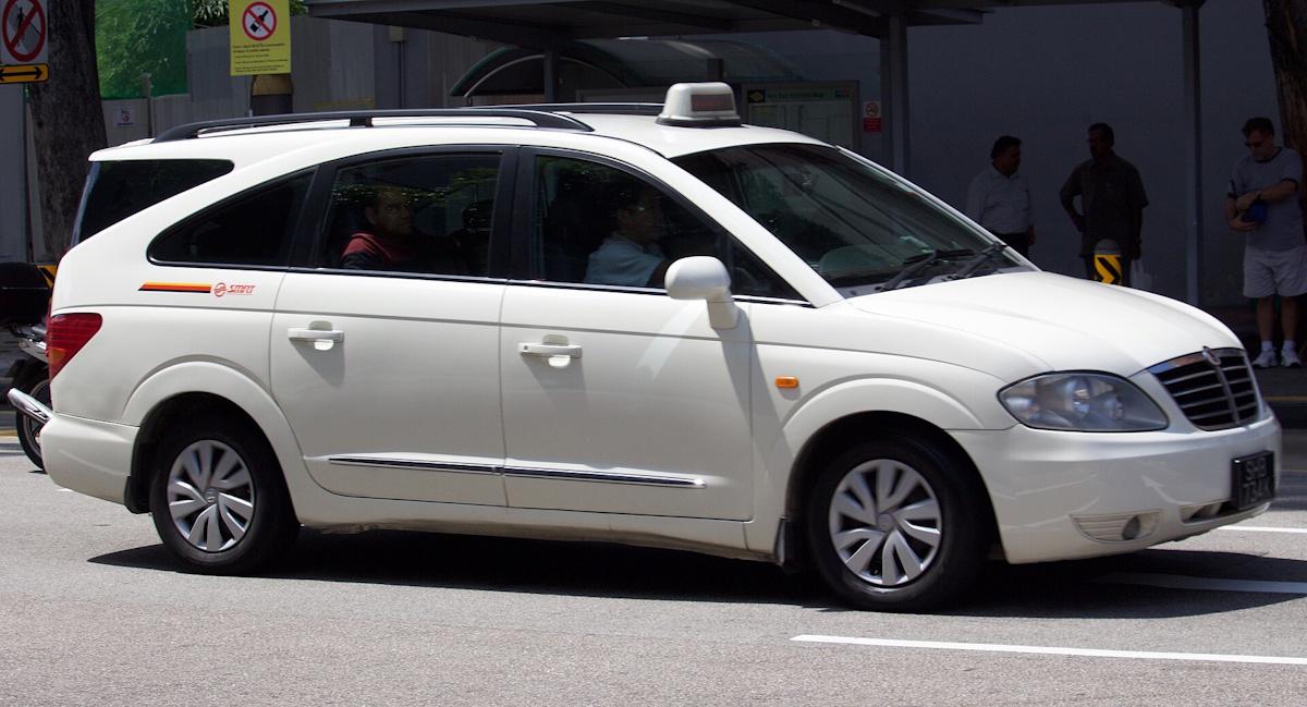 SsangYong Rodius / фото wikimedia.org 